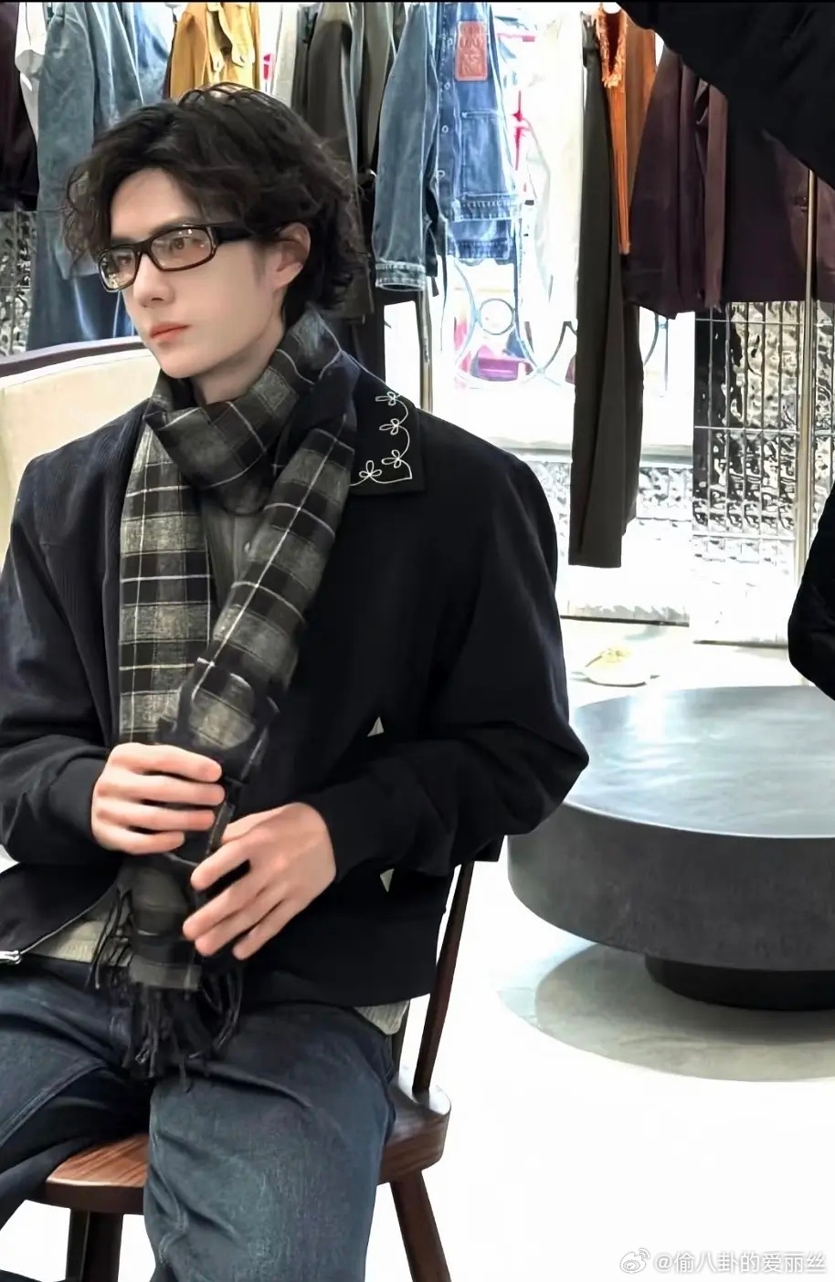 为什么难看的饰品在王一博身上就成了潮了呢 