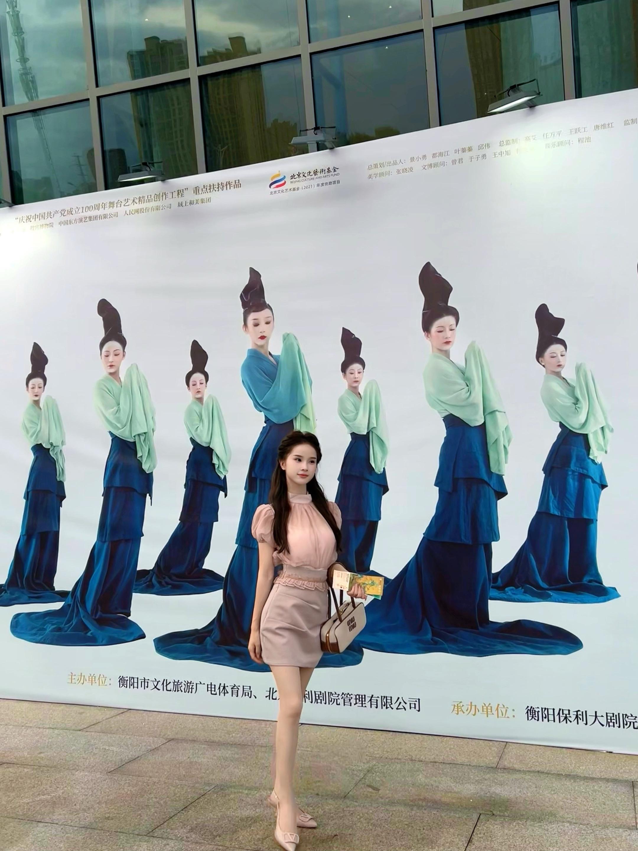 以舞入画 对望古今 剧场 谢幕 鞠躬⛰️ 无名无款 只此一卷