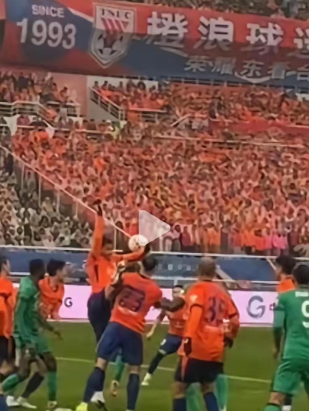 中国足协为北京国安发声！
京鲁大战，裁判漏判了北京国安的点球作真是朝中有人好做官