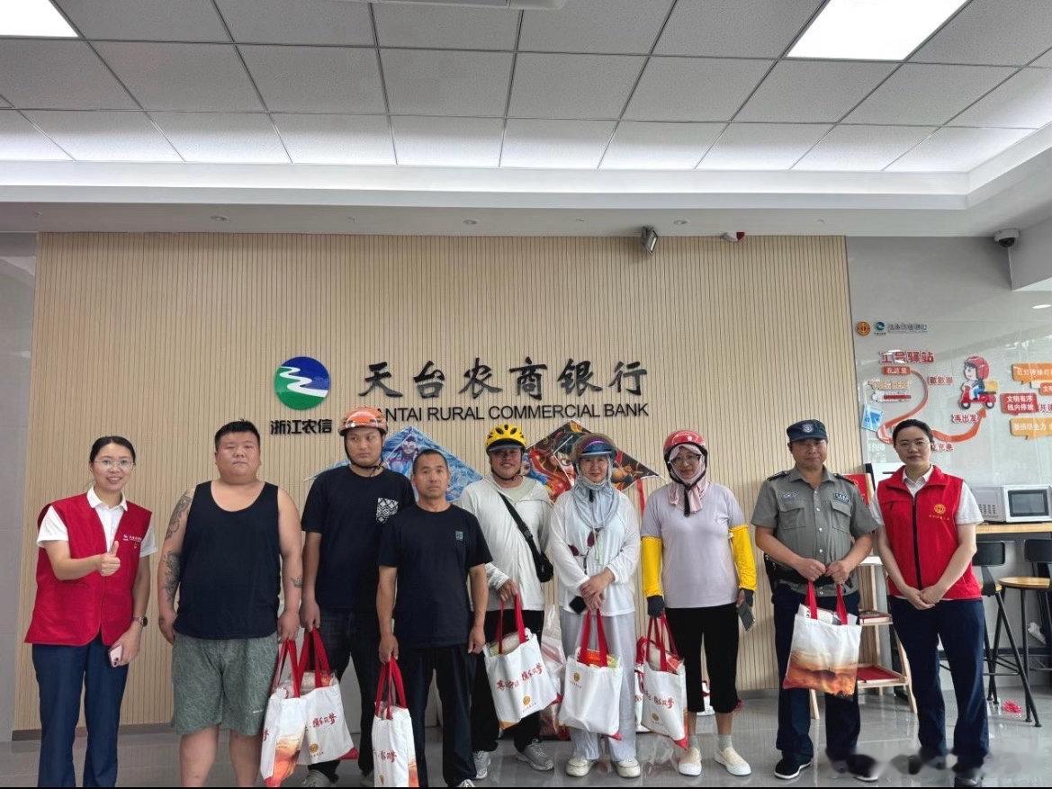 台州暖新服务守护户外劳动者整个夏天普法护权益、便民解难题、送凉暖人心，让户外劳动