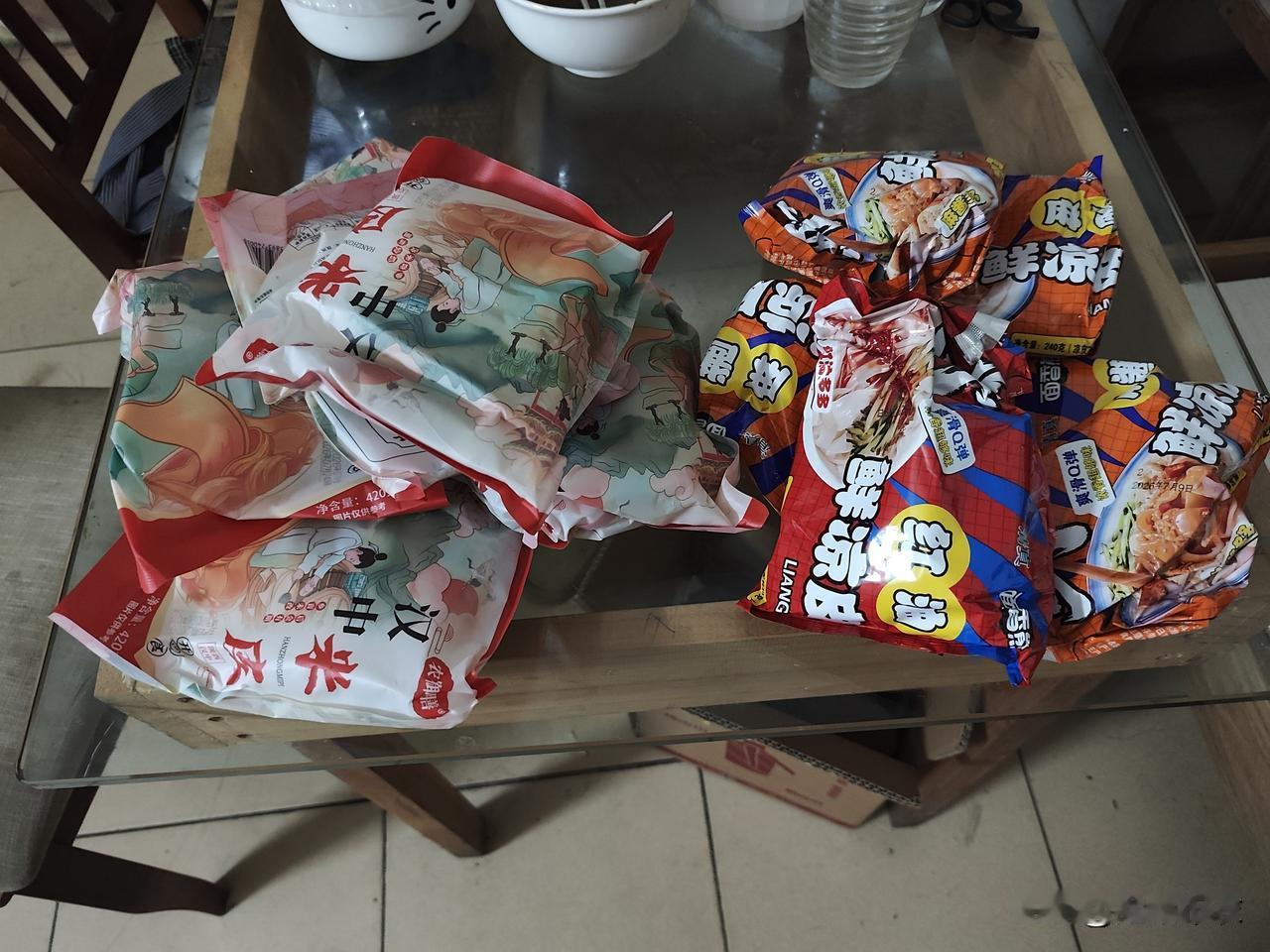 夏日生活打卡季天太热不想吃饭，今夏凉皮成最爱，买了三次了，今买了两款。
