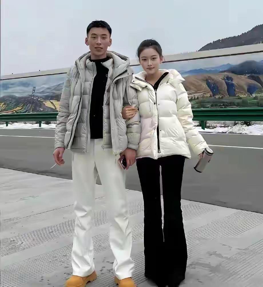 我敢说这男孩一定对女孩特别好，而且这男孩一定是非常有趣的人！