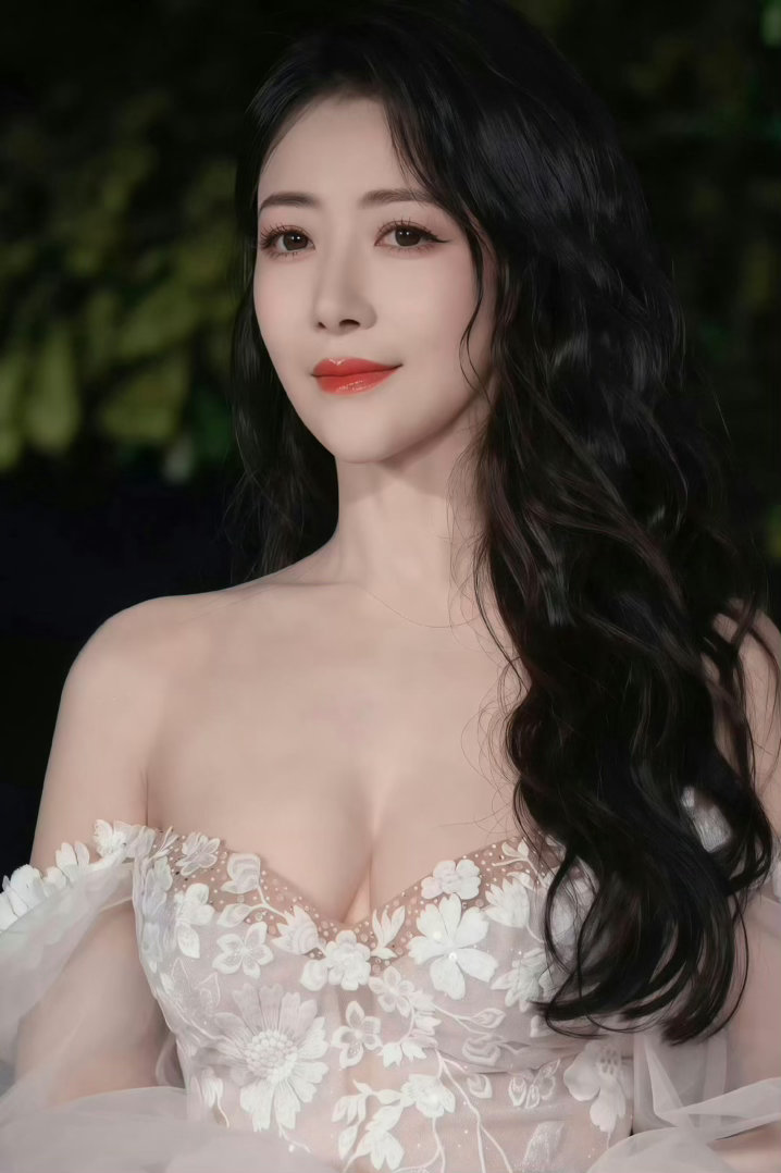 陈紫函保持状态秘诀陈紫函51岁体态很多人好奇陈紫函的保持状态秘诀，其实无非是对自