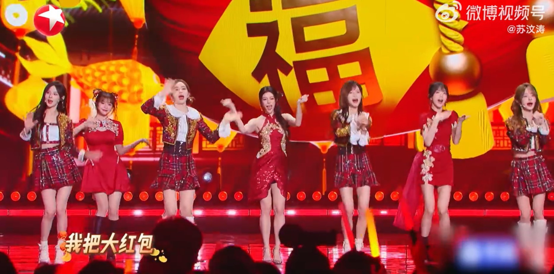 谁点的内娱女团battle 这才是过年该有的热闹劲儿！内娱两大女团同框，真的活久