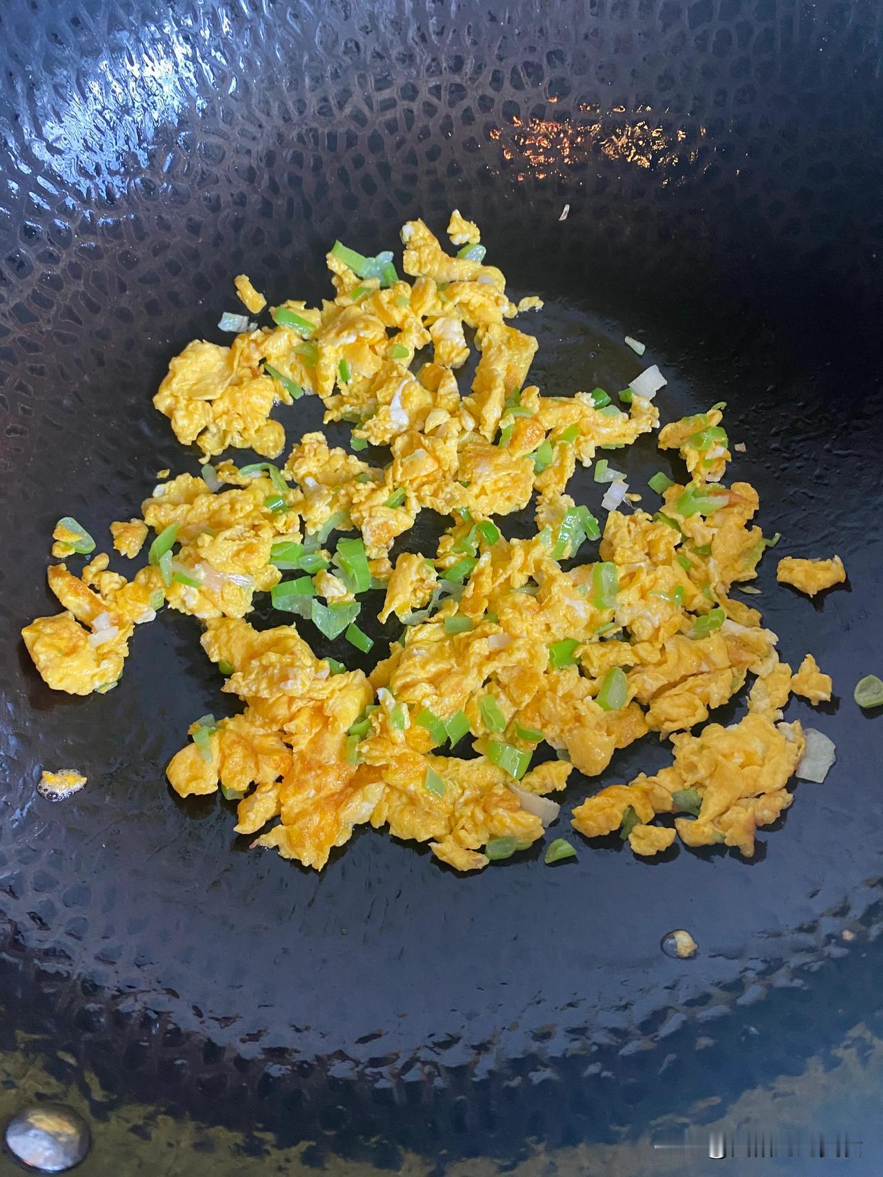 生活如此简单，炒饭加牛肉汤，
简单，营养，又快手！


#夏日生活打卡季#