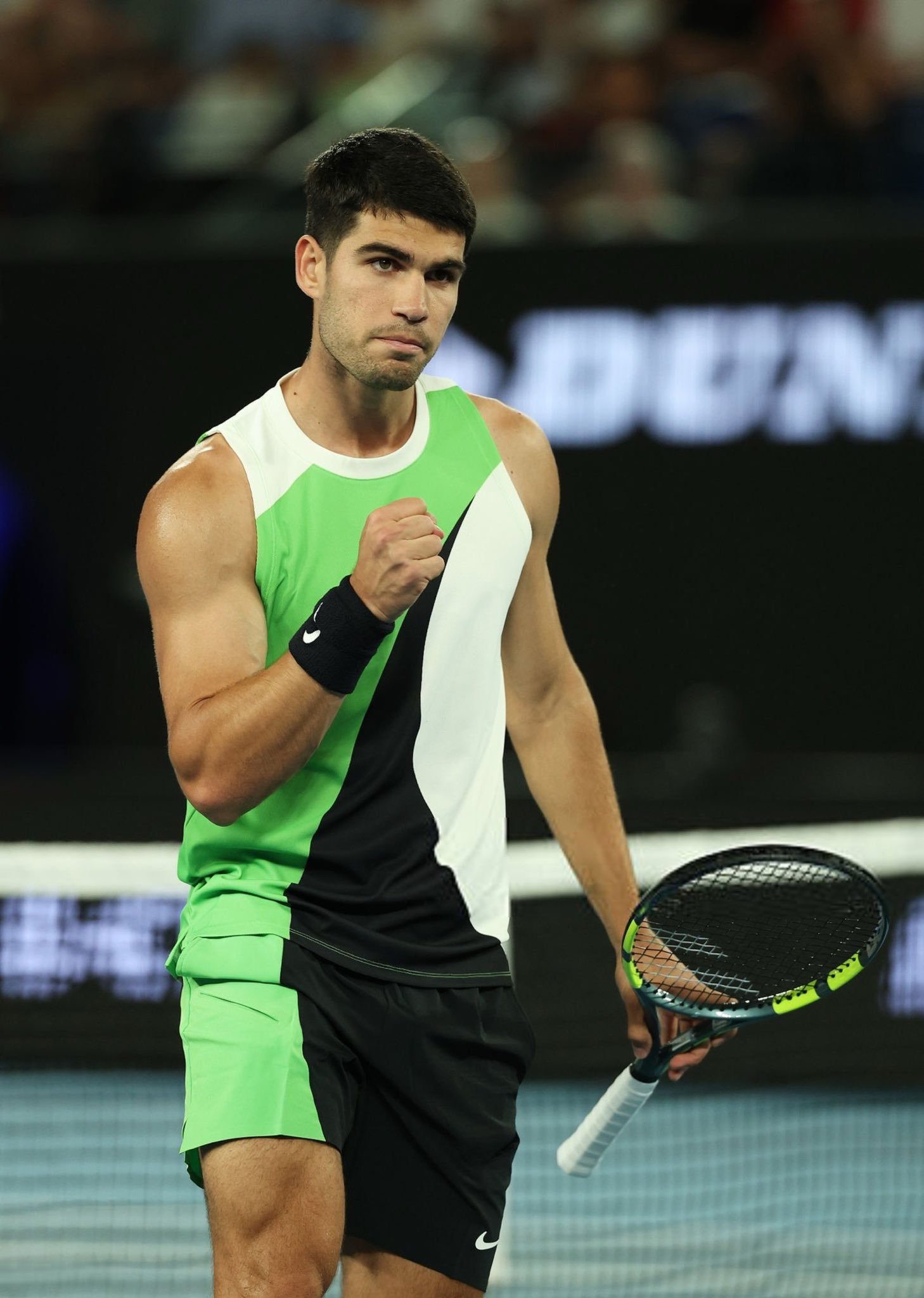 澳网阿尔卡拉斯迎开门红 阿尔卡拉斯取得新赛季首胜！罗德拉沃尔球场夜场结束，收官之