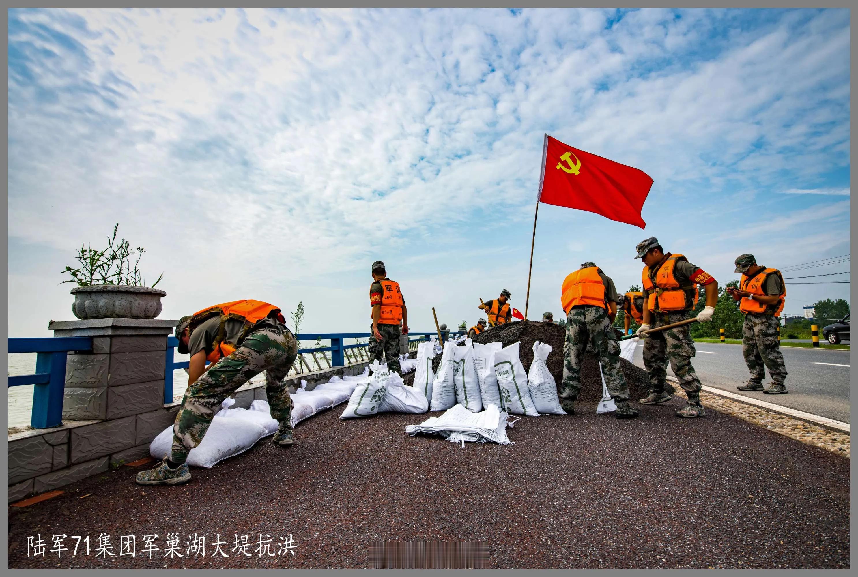 人民子弟兵，关键是“人民子弟”。始终来自于人民，永远维护人民群众的幸福生活！群众