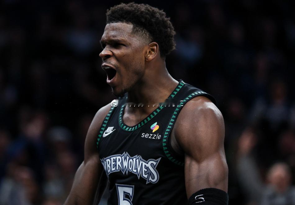 今日NBA常规赛继续进行，森林狼客场与开拓者交手。上半场比赛结束森林狼62-59