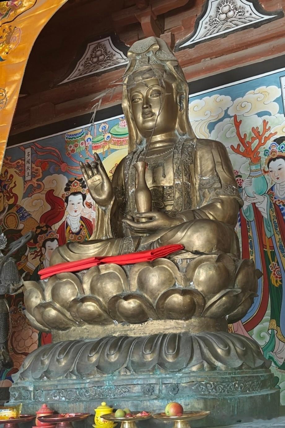朔州崇福寺两尊观音，一柔一威，看完心静了
 
走进晋北古刹，两尊观音造像，藏着中