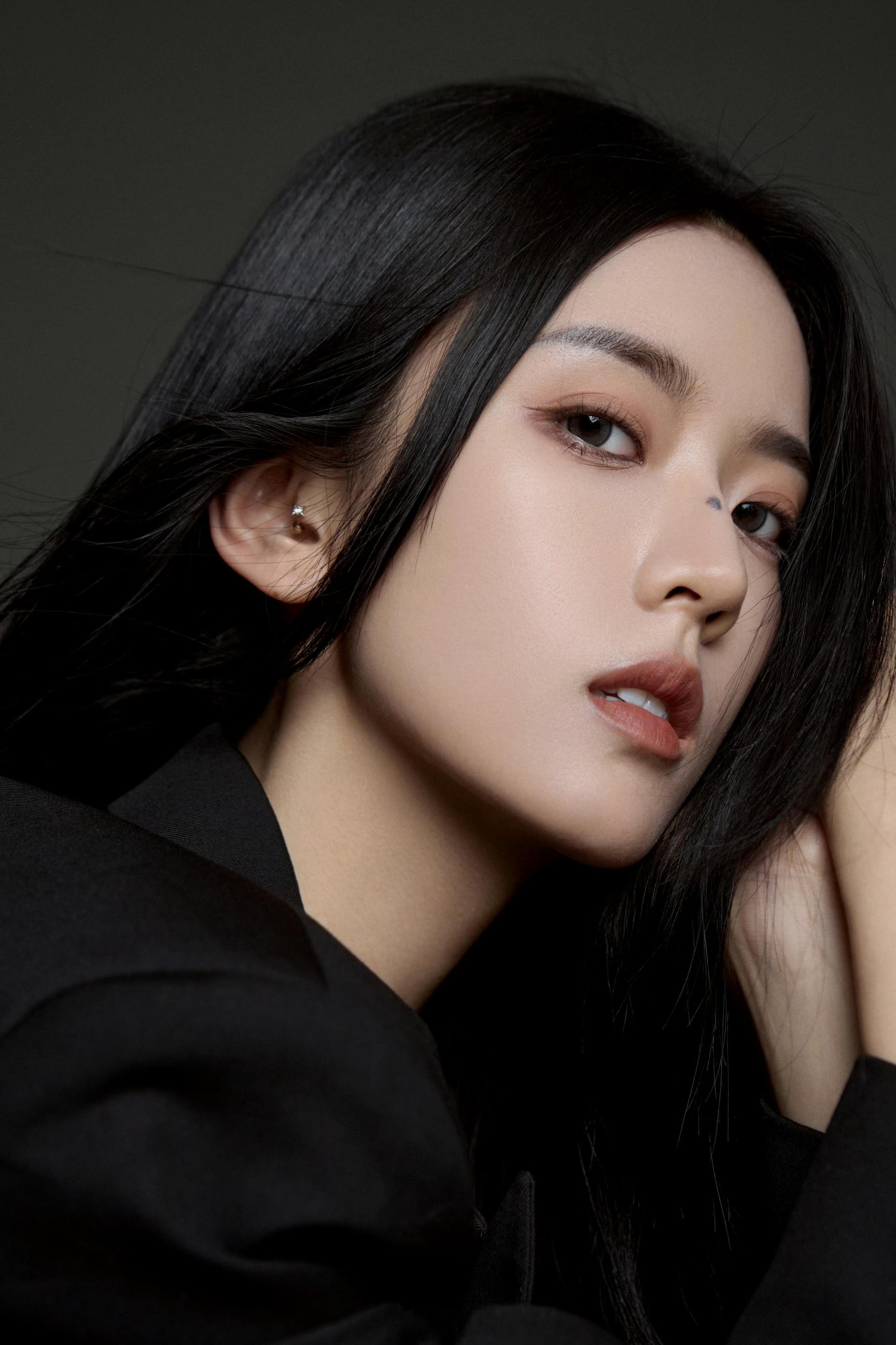 黑色小西装的女孩很酷呀 ​​​