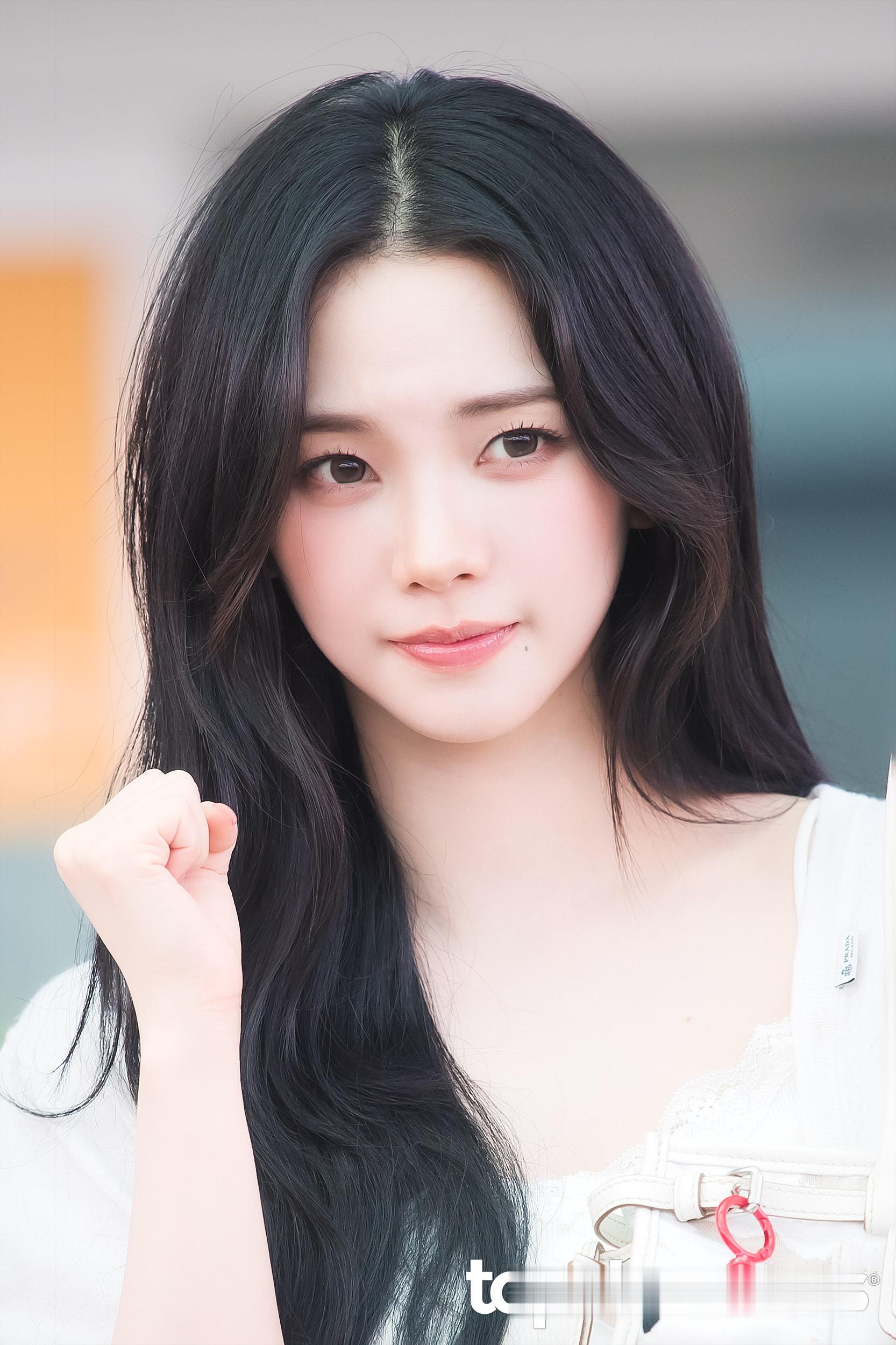 柳智敏 今日机场look(出发世界杯行程) 