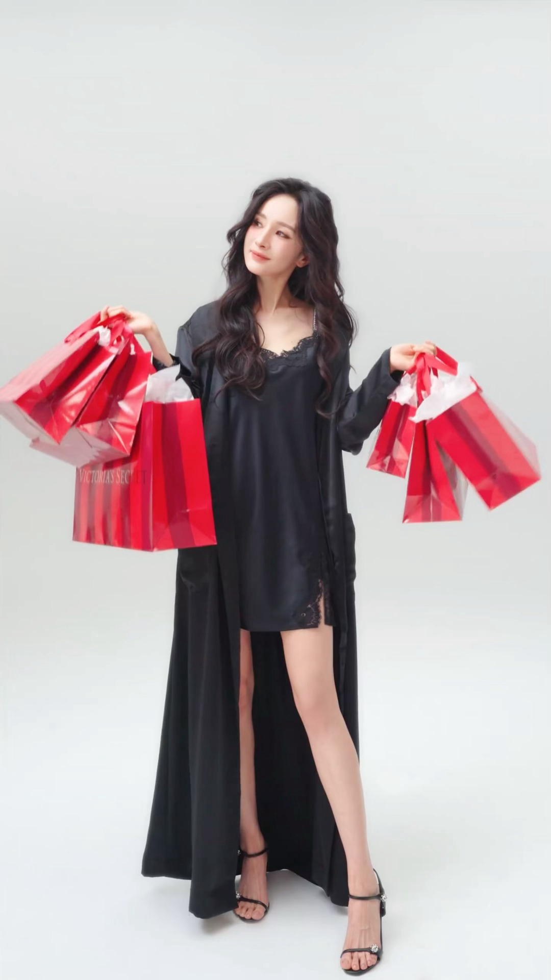 杨幂杨幂VictoriasSecret亚洲区品牌代言人 满载而归🛍️的可爱姐姐