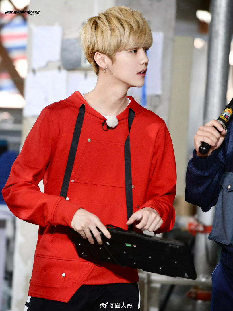 站姐团建是从鹿晗站姐开始的不愧是顶流的号召力，愚人节站姐团建，居然是从鹿晗站姐开