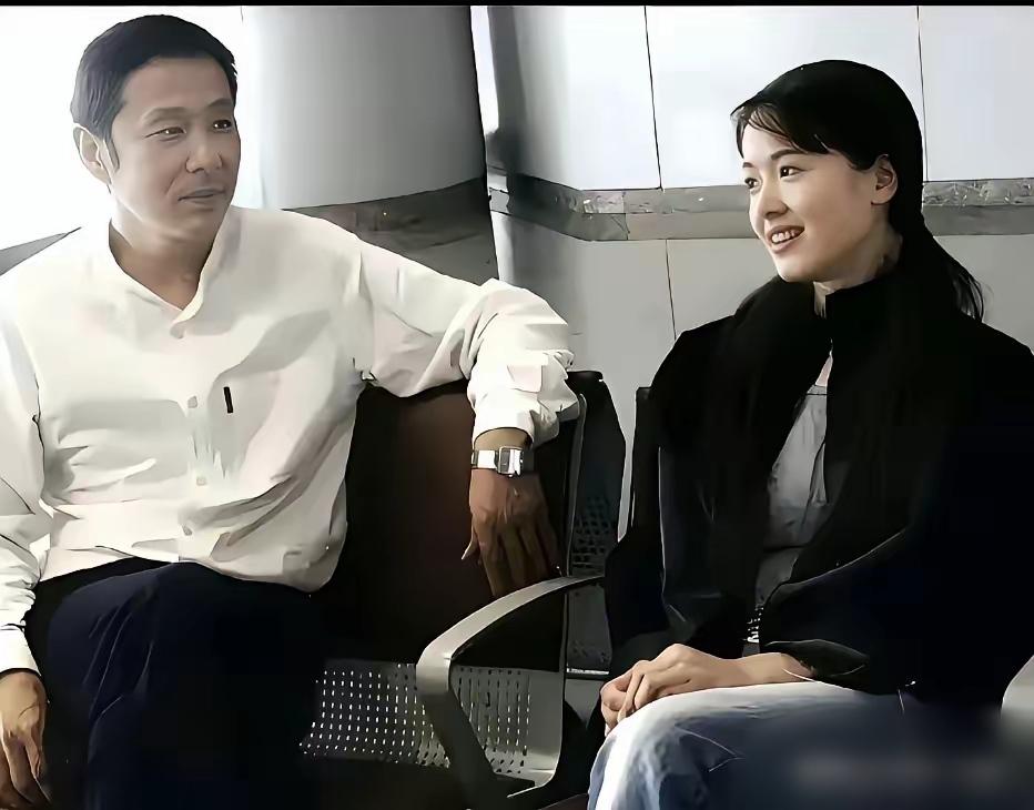 2007年，记者拍到陈道明在左小青的公寓待了6个小时才匆忙离去，第二天陈道明的妻