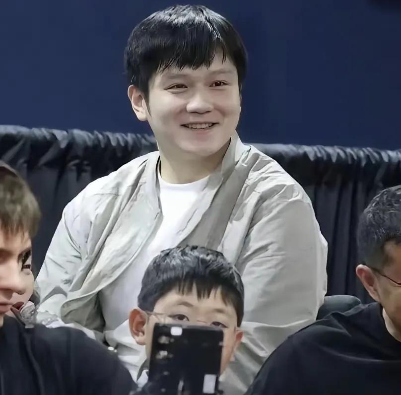 以投资人身份亮相美职乒赛，樊振东把荣耀献给祖国把未来走向世界
最近看到樊振东在美