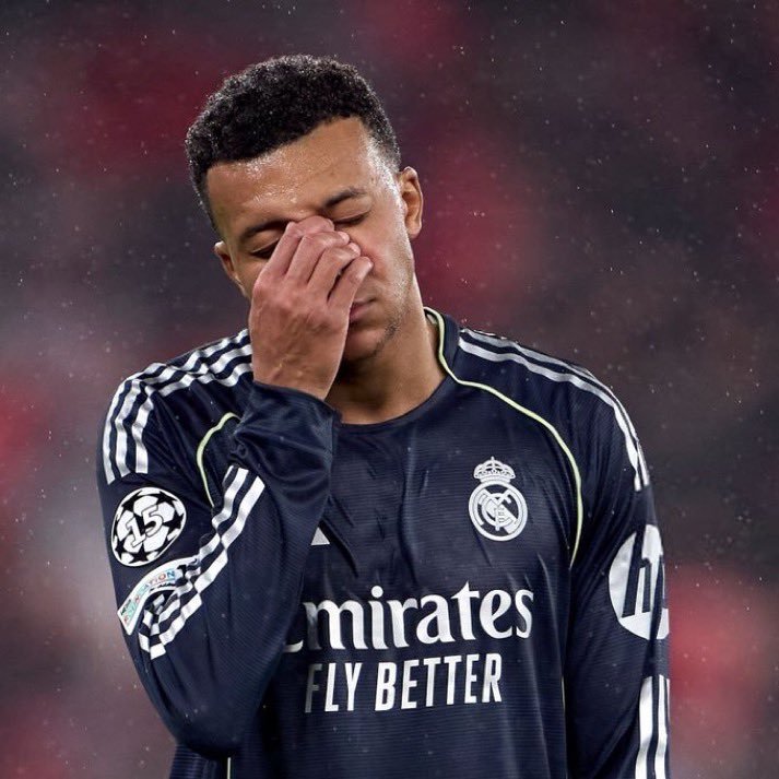 🚨💣法国队报：姆巴佩将缺席对阵本菲卡的比赛。姆巴佩左膝伤势复发，检查结果显示