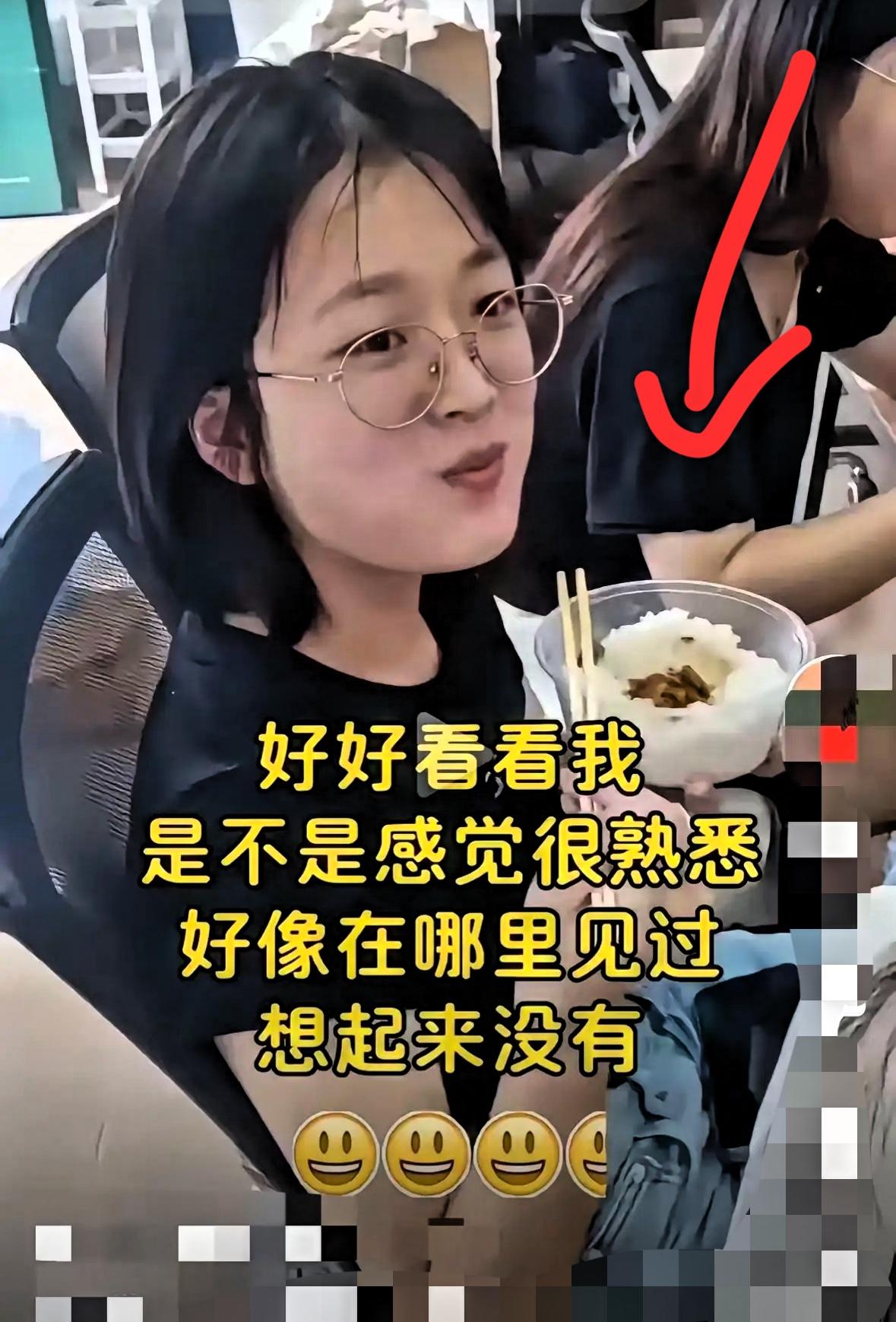 原来这个白嫖外卖的女孩才22岁，她就把白嫖的逻辑玩的这么明白，按正常应该还在上大