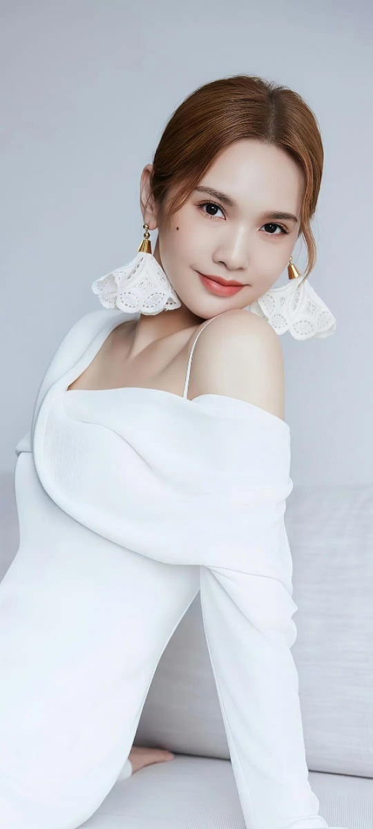 李荣浩杨丞琳相爱11年结婚6年从2014年金曲奖初遇，到2015年公开恋情，20