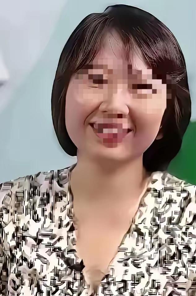 不小心翻到此人穿个吊带裙扭来扭去的视频时，心里充满了无限的恶心！那股无名之火油然