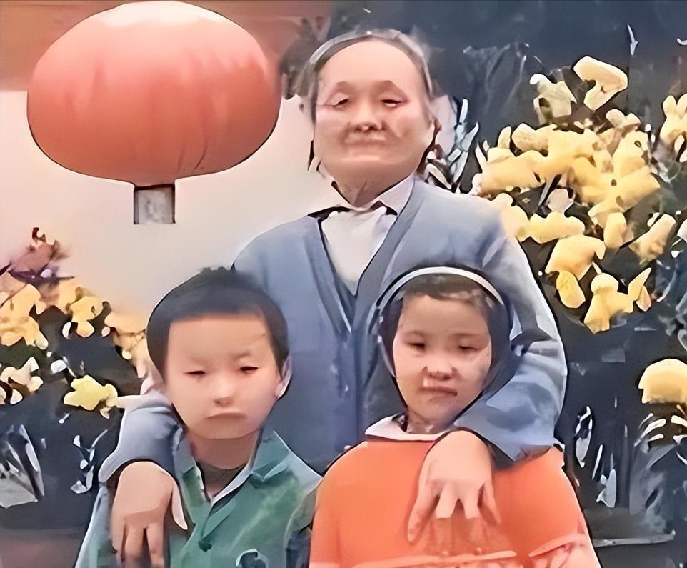 在成都一户人家当了44年保姆的高玉清，照顾了这家人整整三代。等她到了80岁干不动
