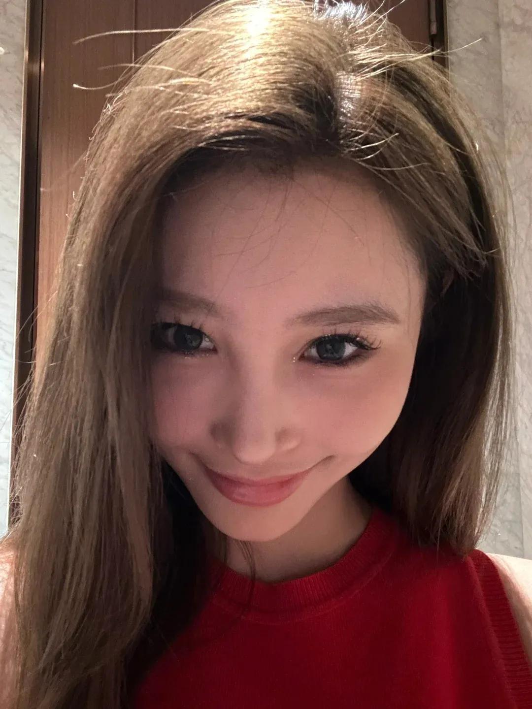 这么有魅力的时尚美女，哪个男人不爱呀？