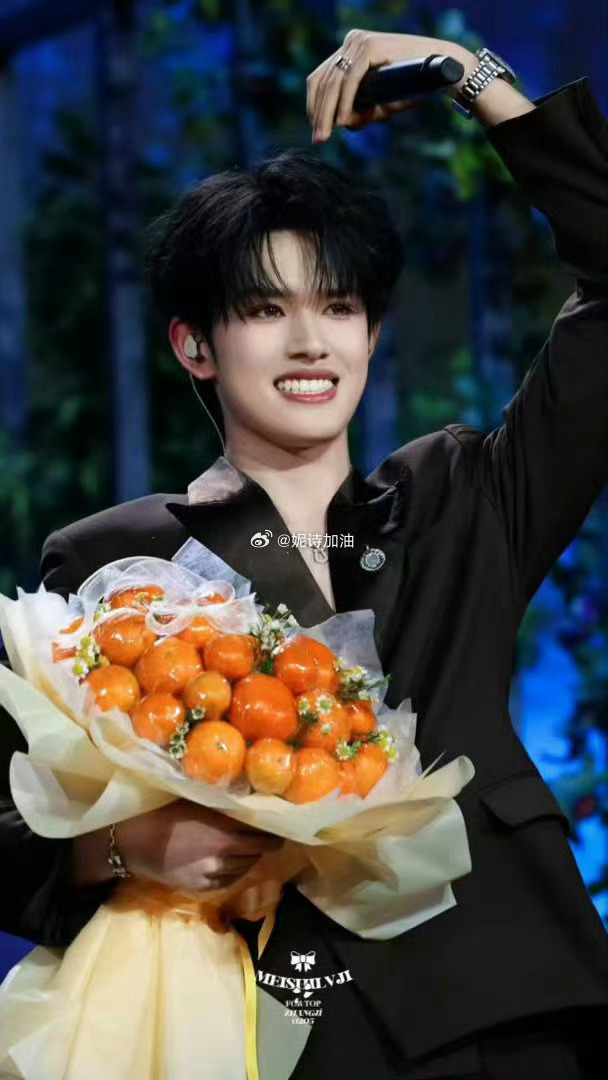 赵丽颖站姐发了张极太开心啦！赵丽颖站姐也分享了张极，少年人气与实力兼备，值得更多