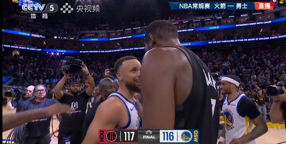 当库里复出遇上杜兰特互相较劲之后又相视一笑真的是青春突然回了一下头的感觉库里复出