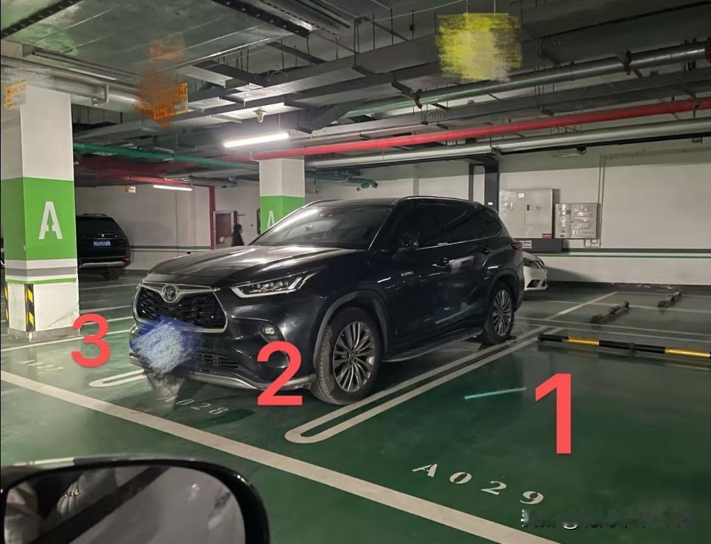 求助！
1号是我的车位，2号车主是个老大姐，但停车技术很差，前几天到车入库把3号