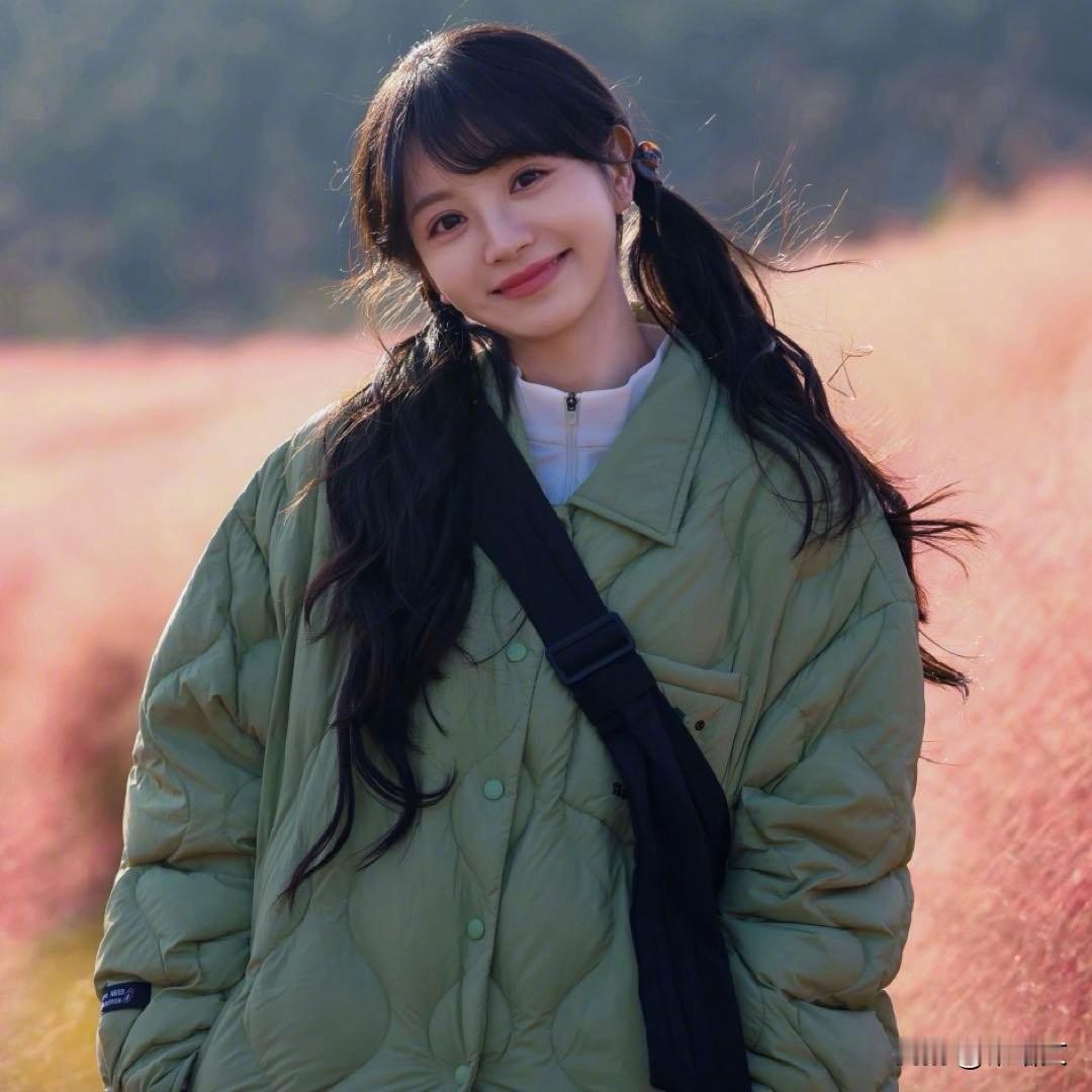 田曦薇韩国逛吃忙！机场刚偶遇，百货店又被逮正着！
 
咱说最近追星的小伙伴也太幸