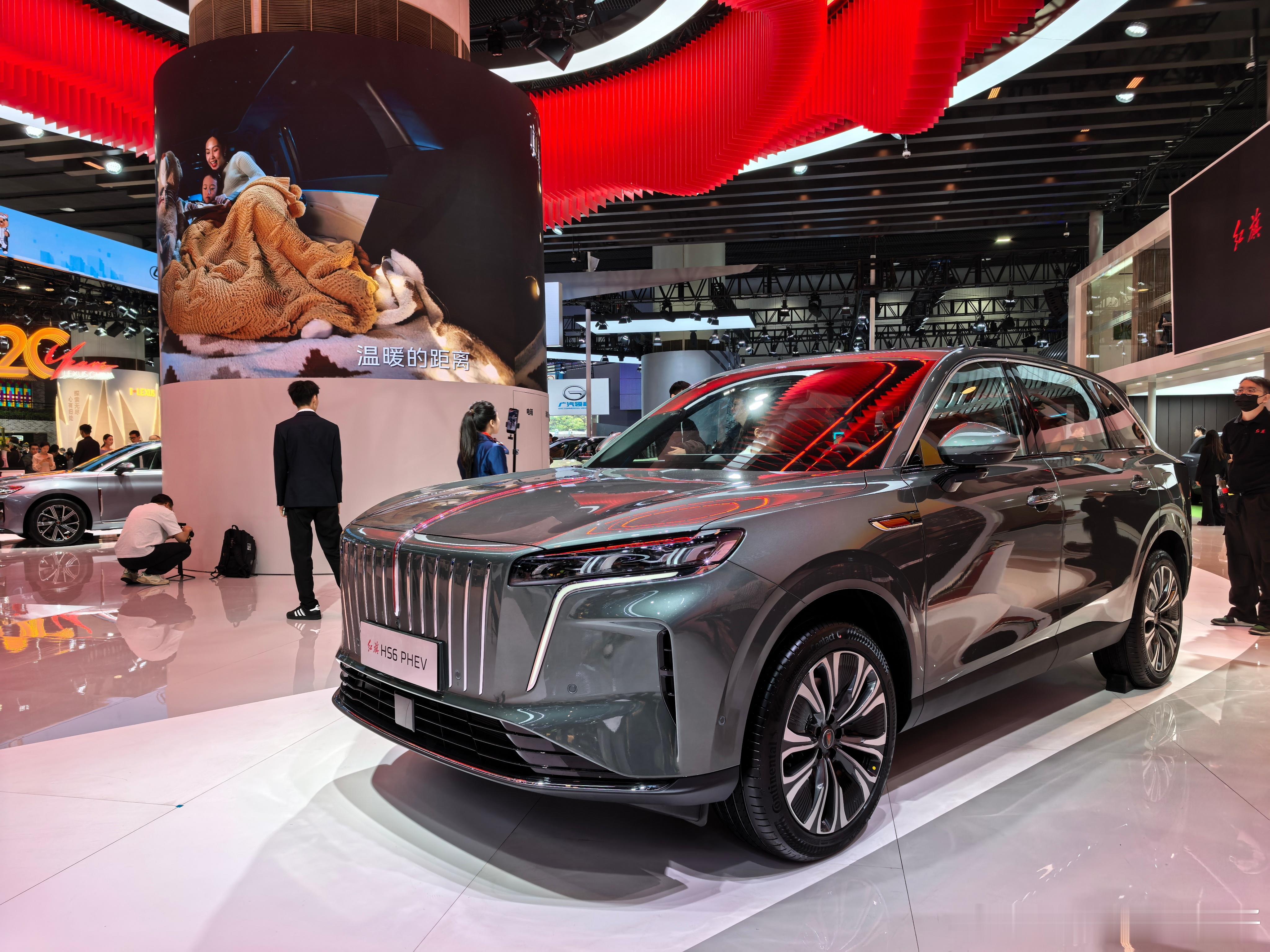 一台家用混动SUV，竟然拿下了一项吉尼斯世界纪录！满油满电2327公里！而且它官