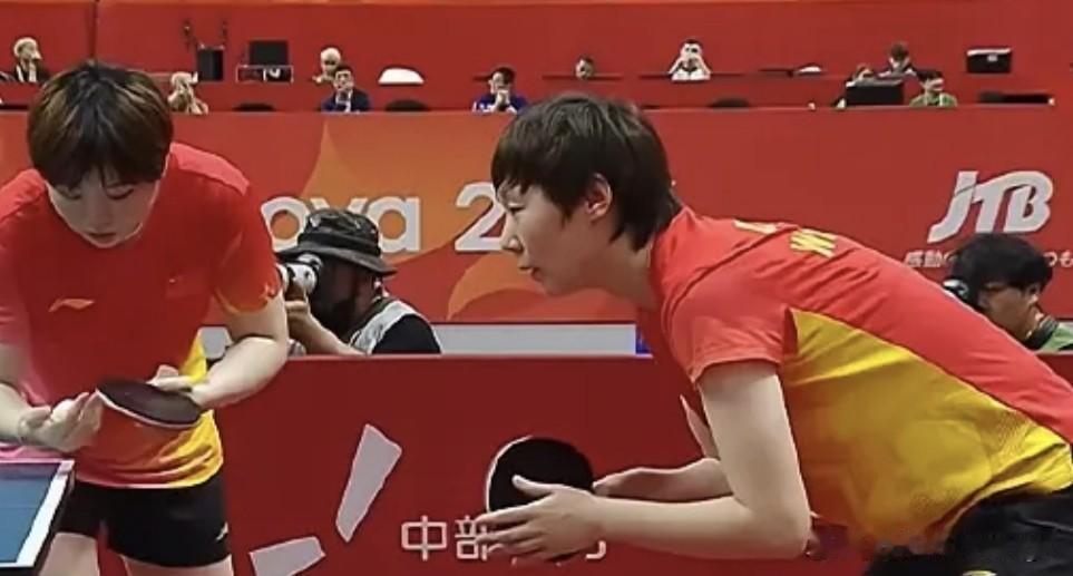 恭喜双曼组合4比0拿下日本队，夺得亚运会女双冠军，这也是她们俩的第3块金牌，这次