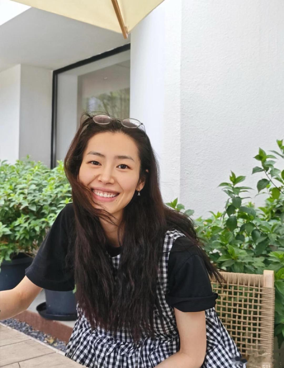 刘雯早期英文采访刘雯早期流利的英文采访好动人的蜕变故事?回看刘雯早期英文采访，流