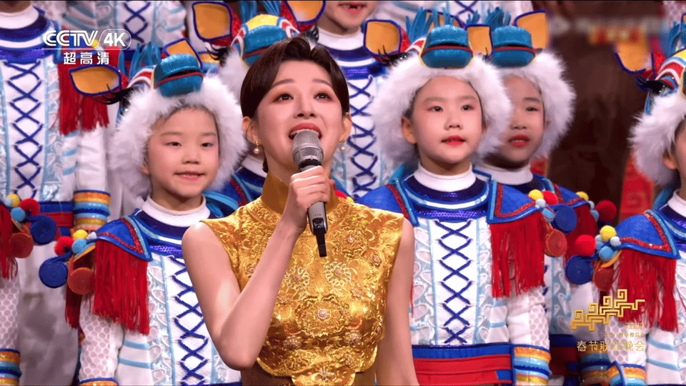 比美貌先看到的是马凡舒的来时路 演艺之路不易，但马凡舒从未放弃，她的坚持与拼搏让