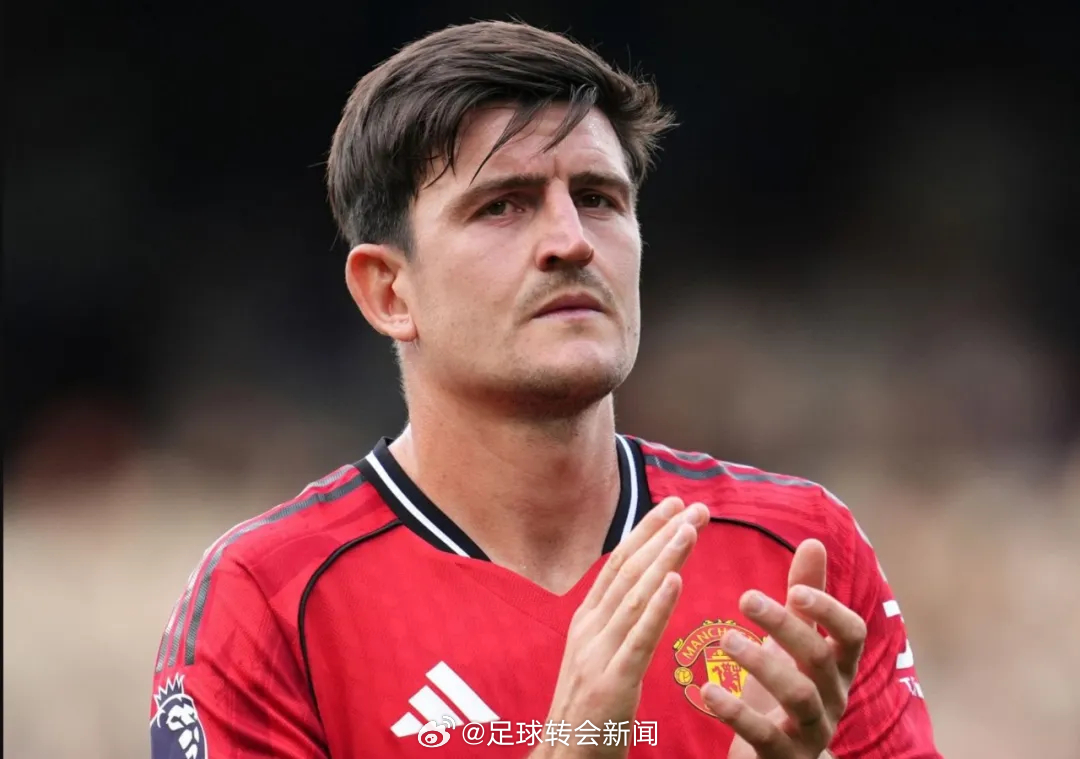 马奎尔在接受晚旗报采访时谈到了自己的续约事宜。曼联中卫表示：“我们一直在谈判，我