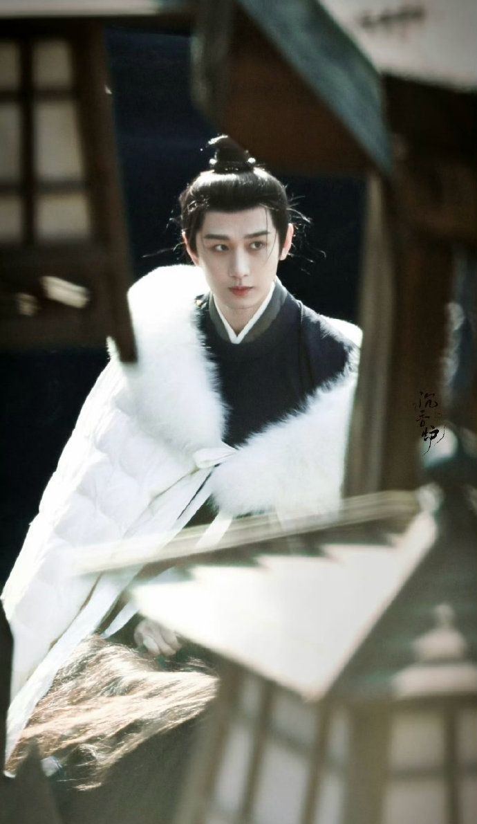 这一次杀青逆应援，成毅依旧保持着低调的温柔，一杯奶茶，藏着对粉丝最真诚的感谢。成