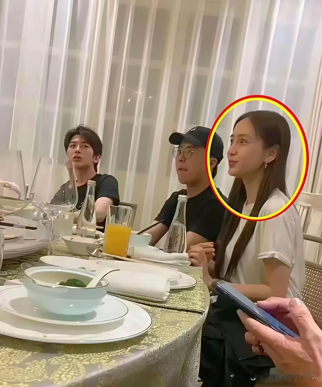 原来女明星，也要应酬陪酒的啊！[捂脸][捂脸][捂脸]