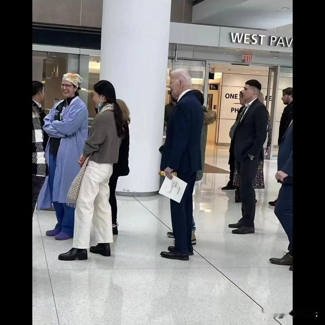 美国前总统拜登在滨州大学医院排队美国就诊