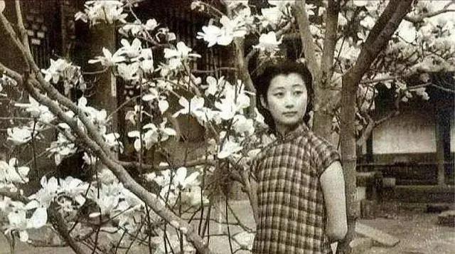 1926年的春天，情场浪子张学良栽在了有夫之妇唐怡莹手里。当时唐怡莹的丈夫是张学
