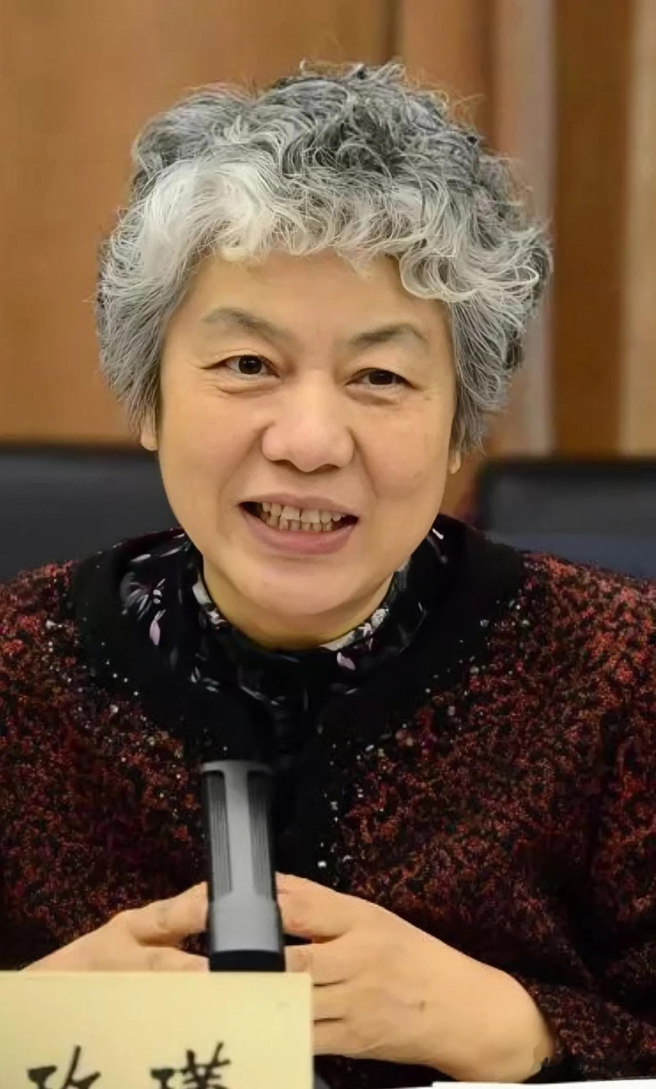 犯罪心理学家李玫瑾，谈到好人与坏人时说:这个不难分辨，你仔细观察，坏人是挂相的，