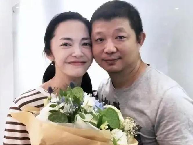 官宣离婚的姚晨，让凌潇肃口碑暴增。
 
对于婚姻这个事情来讲，有时候男人未必都是