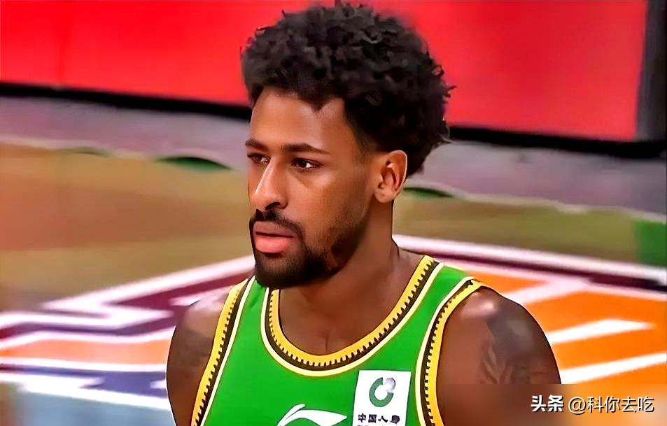 辽篮这新来的布罗金顿，真把人看愣了。拿着186万的低薪，干的活儿，直接把前任那个