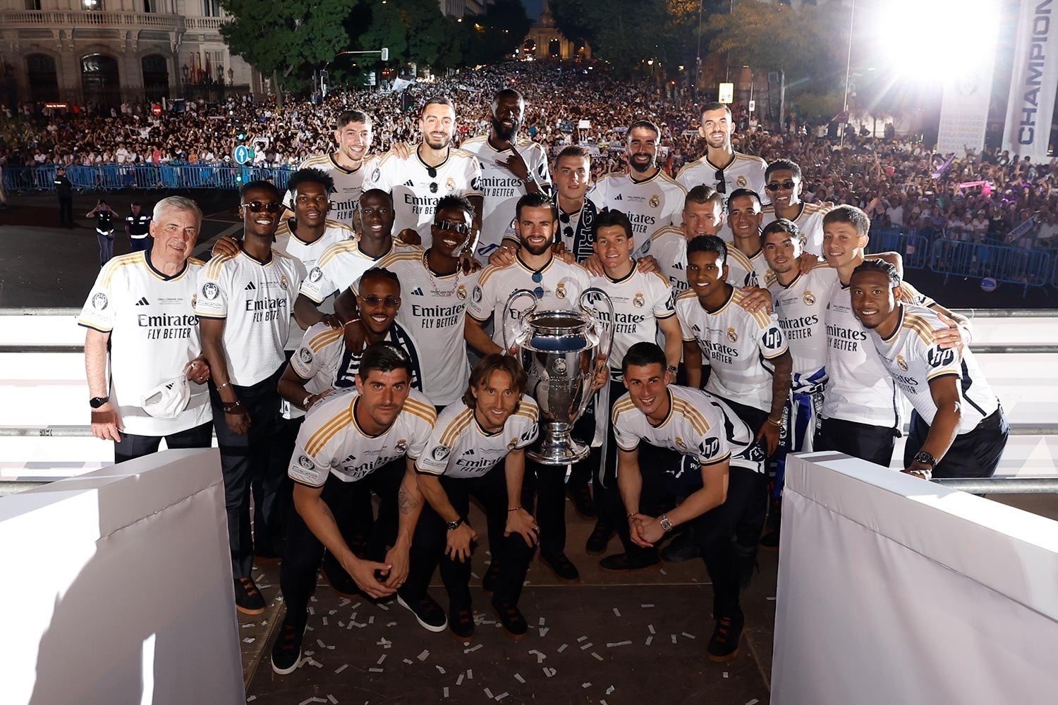 🚨《十五冠之心》的开头就是围绕在伊蒂哈德对阵曼城的前一天展开，而播放日期就在本