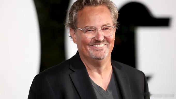 【小钱钱的死是意外？警方逮捕嫌疑人】据美联社报道，针对#老友记#演员Matthe