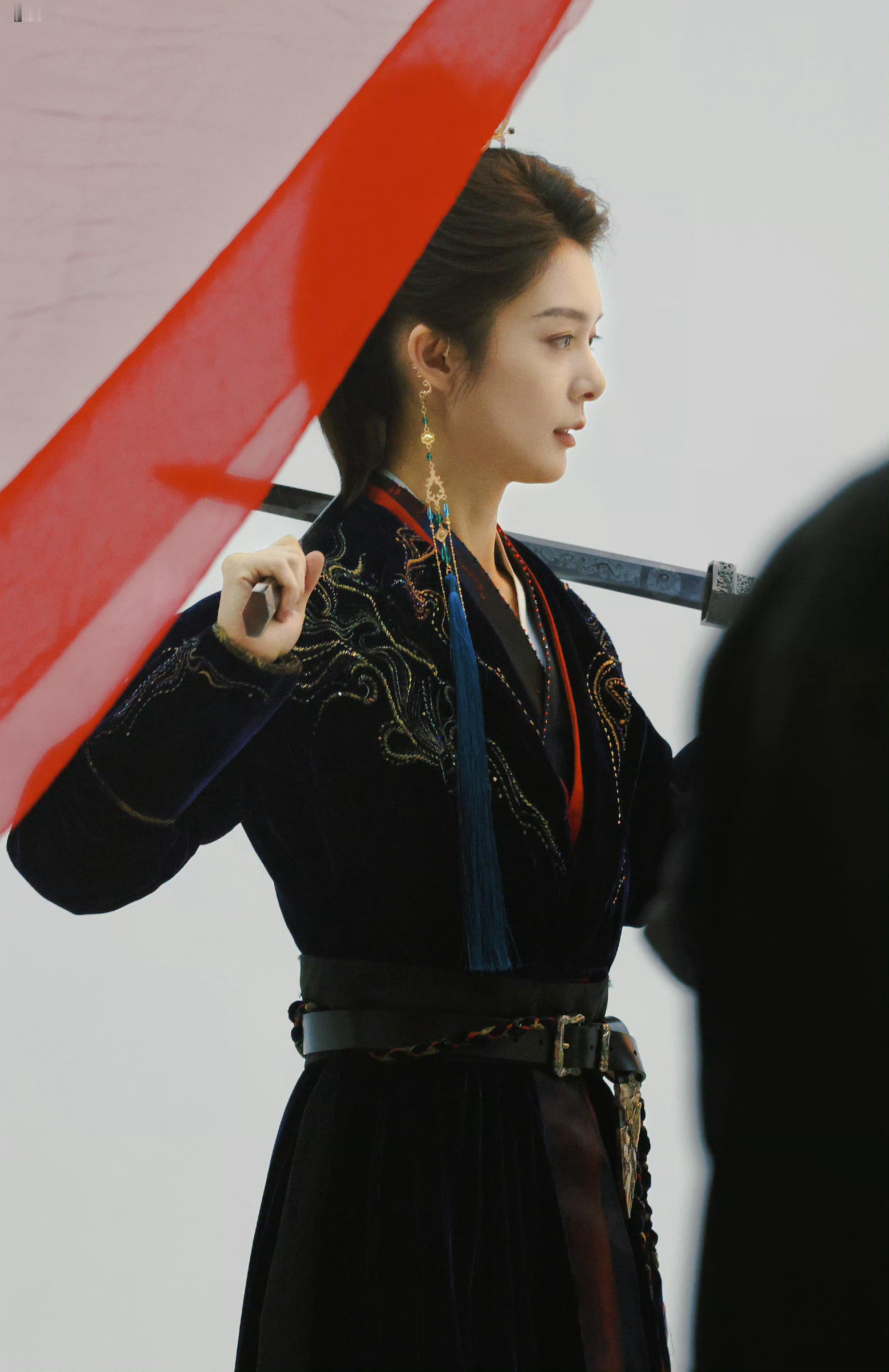 傅菁被刘美含公主抱谁懂这两位美女姐姐给小小的我大大的震撼！傅菁刘美含你俩根本没喝