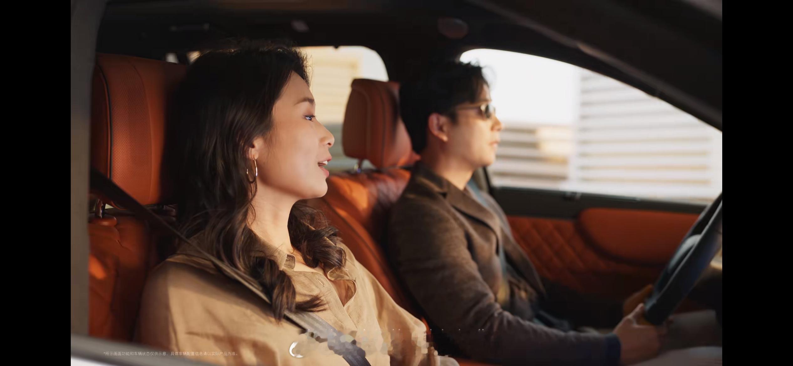 相比蔚来在全新es8上配置了既实用又高级还能一定程度上体现乘客隐私保护的的电变色