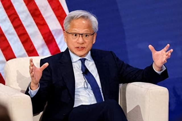 黄仁勋和马斯克罕见站到一起，这次他们共同的对手不是中国