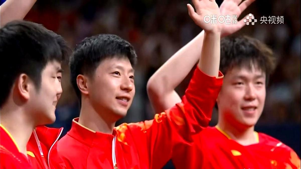 京队马龙3-1赢了，上海队双打输了，樊振东上场了。这场男团金牌决赛打得真叫神仙打
