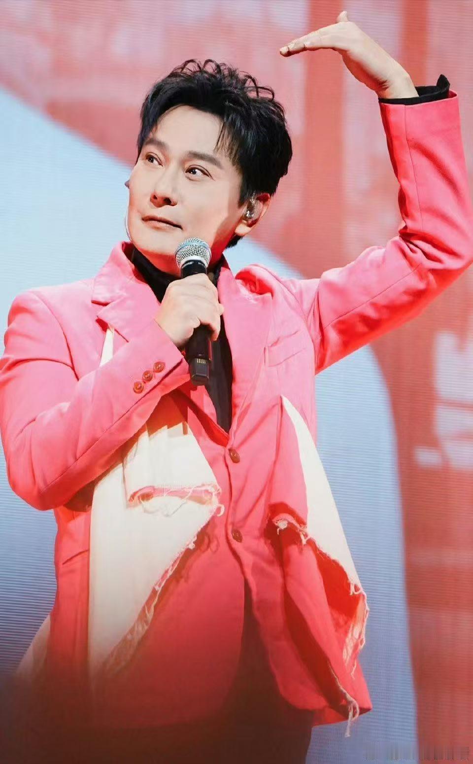 张信哲[超话]张信哲在有歌被PUA了有歌笑不活了！张信哲融入 00 后课堂大型翻