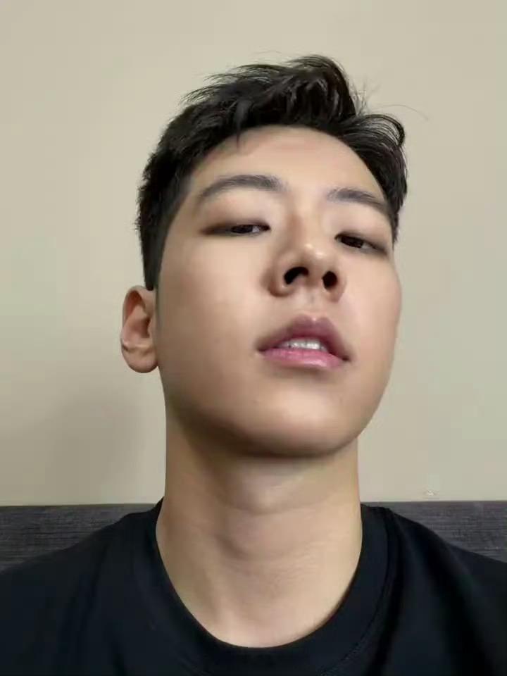 郭涛儿子19岁了郭涛儿子19岁近照 郭涛儿子19岁了，很帅啊 