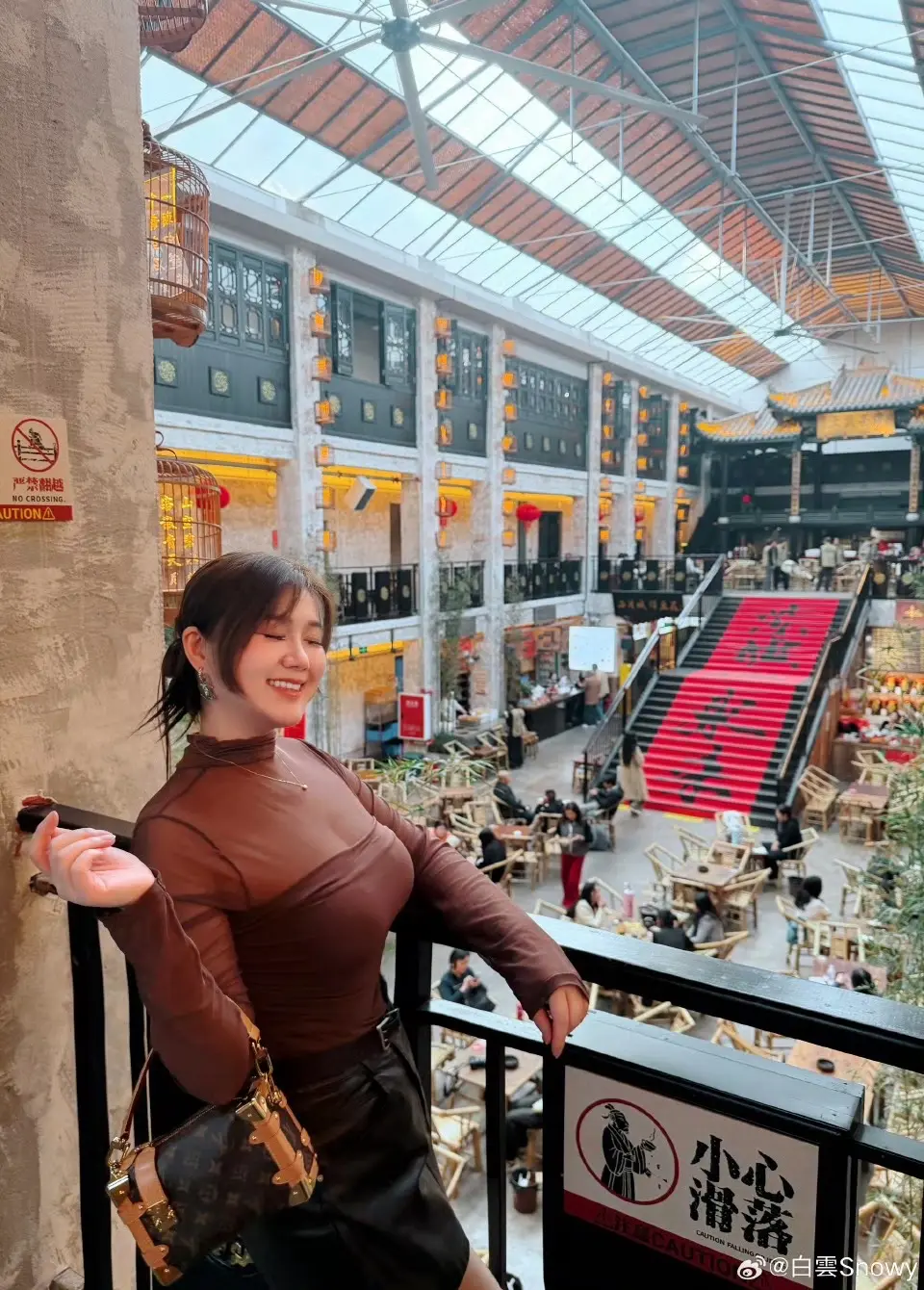 白云☁️。